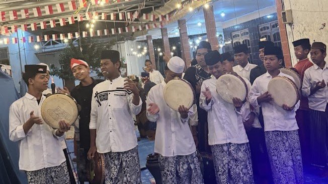 Ramaikan Agustusan dengan Kreasi Santri dan Perlombaan