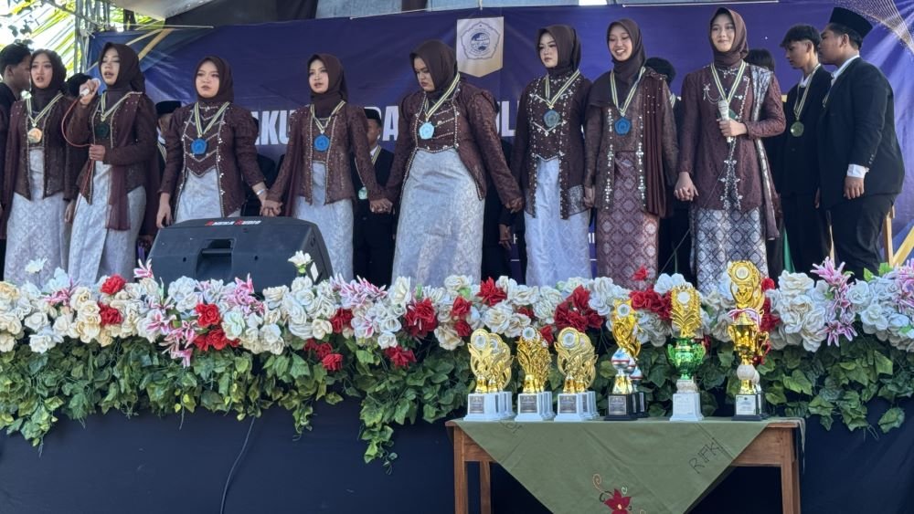 Yayasan Pesantren Subulul Huda Lepas Para Wisudawan